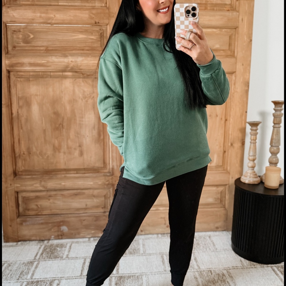 COZY WEAR EVERYWHERE FLEECE CREWNECK SWEATSHIRT